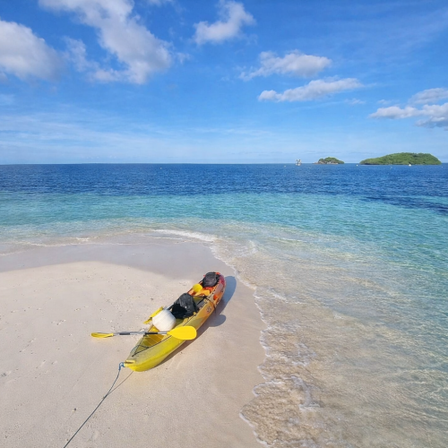 kayak de location pour une excursion dans le grand cul de sac marin de guadeloupe et visite de l'ilet blanc et du lagon